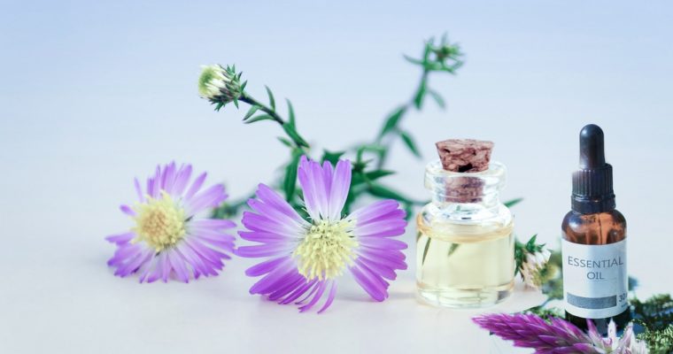 Quelle huile essentielle pour ma peau et recette d’une huile de beauté pour le visage