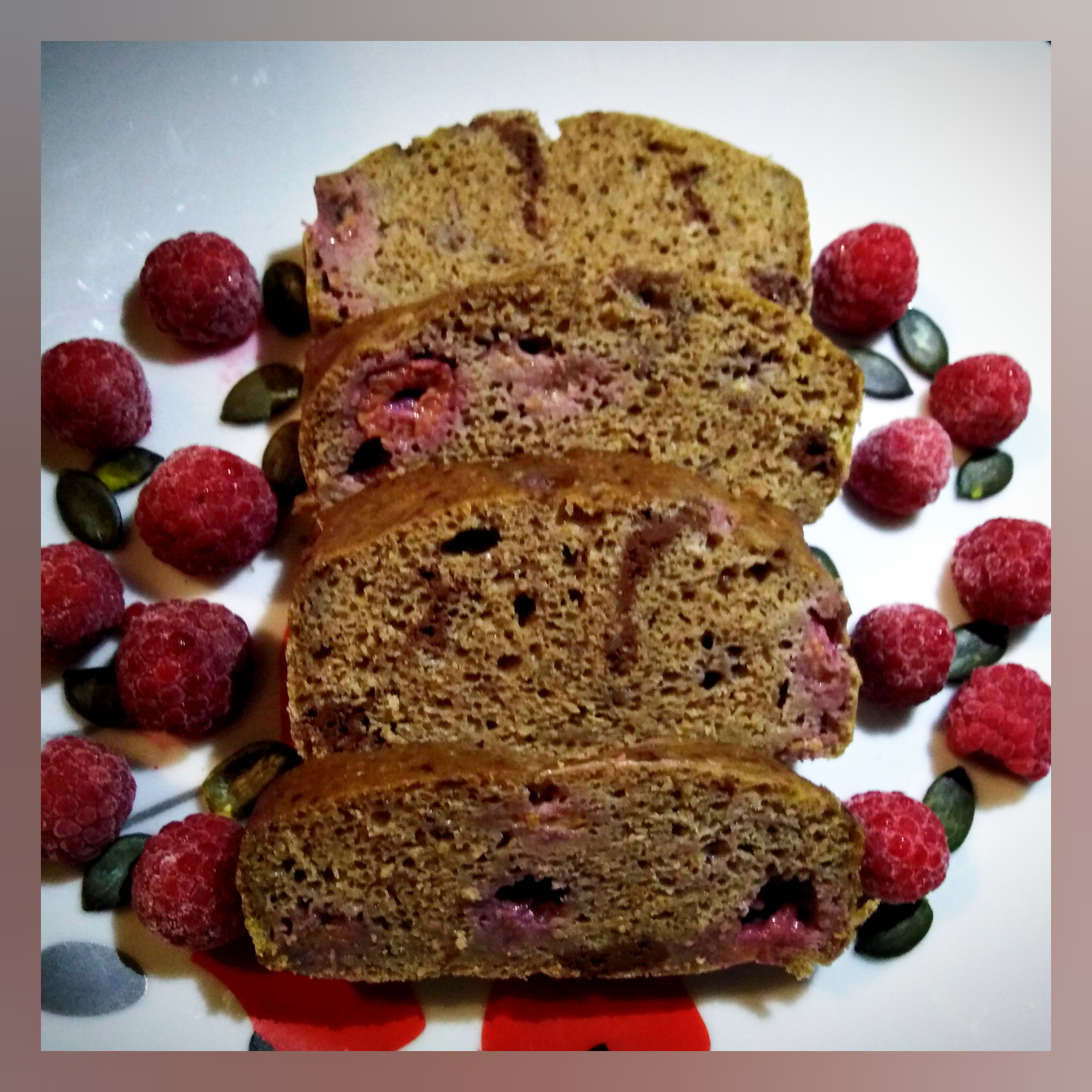 Cake gourmand aux framboises et au chocolat noir à ig bas